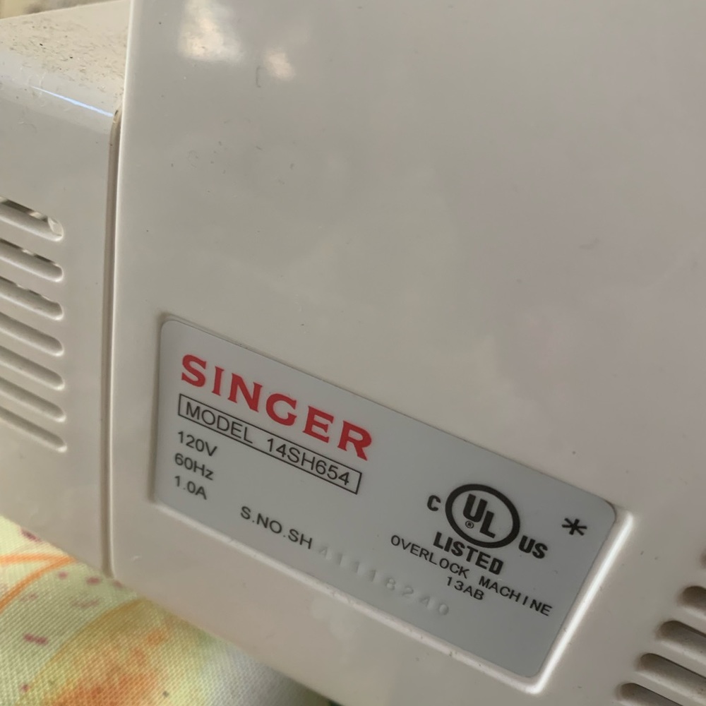 Singer serger - Picture 3 of 3